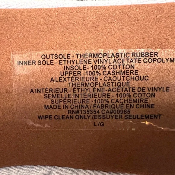 New with tags Skin Workdwide 100% Cashmere ballet slippers. Size Large (8-9) - Picture 4 of 4